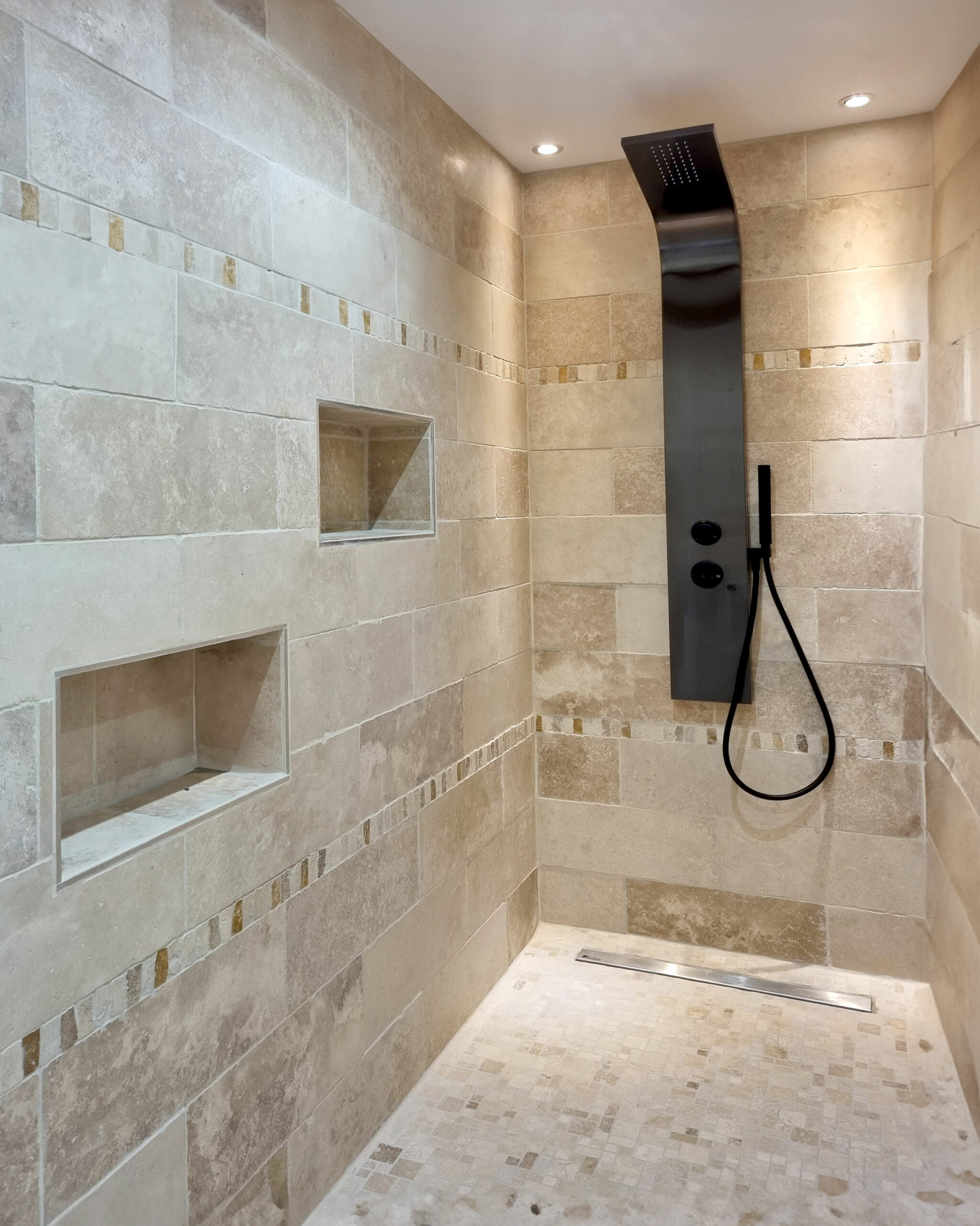 Travaux de maison, salle de bain sur mesure, plomberie et carrelage