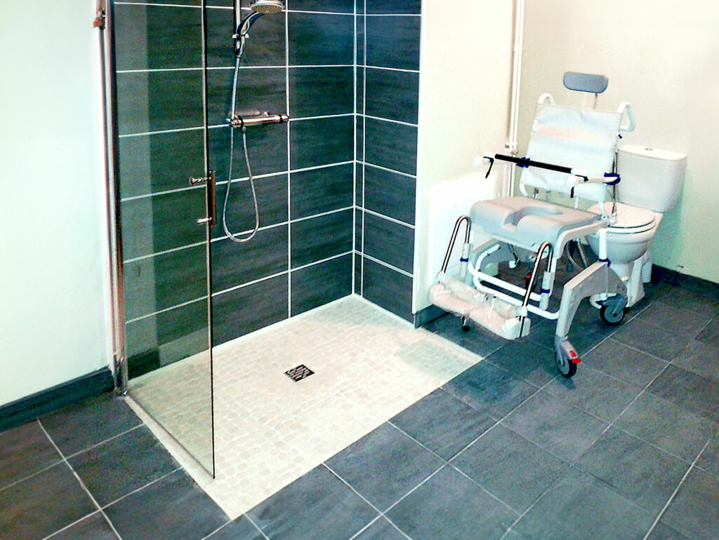 Salle de bain adaptée aux personnes handicapés