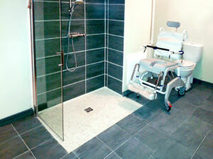 Salle de bain adaptée aux personnes handicapés