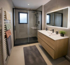 Salle de bain avec douche italienne